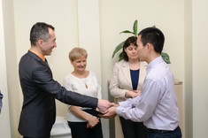 Wręczenie legitymacji PRz studentom z Wietnamu