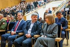 Na pierwszym planie od lewej: K. Ożóg, prof. P. Koszelnik, M. Koszelnik, 