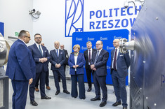 Wizyta ministra M. Kulaska w Laboratorium Wodorowym,
